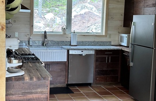 Ellsworth Cabin | NEW custom cabin on private cove! Gateway to Acadia! 3 acres! Family friendly!