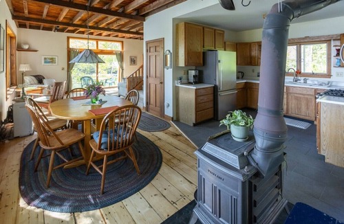 Isle of Springs House | New! Cute boathouse set right on the water