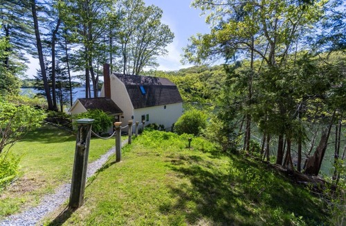 Isle of Springs House | New! Cute boathouse set right on the water