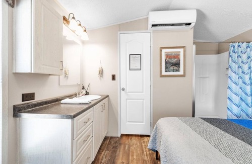 Kingston Cabin | NEW! DazeOFF too(Suite 7) - Pet Friendly Suite by The Lodges at Fossil Creek