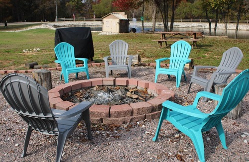 Kingston Cabin | NEW! DazeOFF too(Suite 7) - Pet Friendly Suite by The Lodges at Fossil Creek