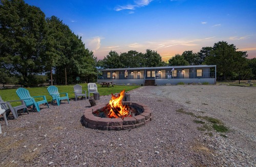 Kingston Cabin | NEW! DazeOFF too(Suite 7) - Pet Friendly Suite by The Lodges at Fossil Creek