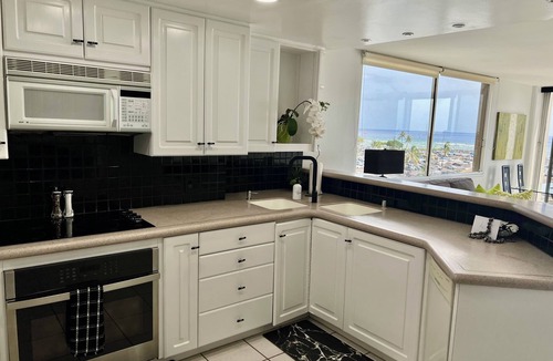 Waikiki Condo | New Decor! Oceanfront, Yacht Harbor, Luxury, Friday Fireworks front row, FAB!