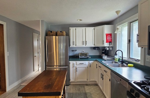 Pemaquid Beach House | New for 2026. Very private setting only 1/3 mile from beach!