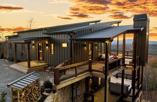 Mineral Bluff Cabin | NEW! Heated Pool + Sauna + Dog-Friendly