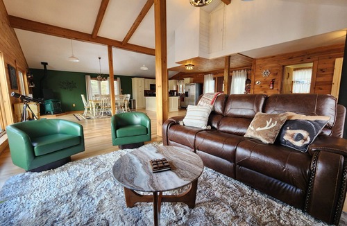 Naples Cabin | NEW! Hot Tub Ski Lodge Near Bristol & Hunt Hollow. Finger Lakes, Games & Firepit
