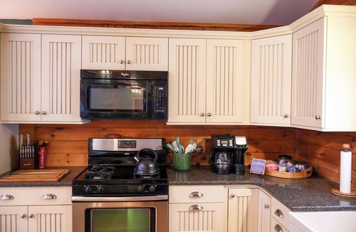 Naples Cabin | NEW! Hot Tub Ski Lodge Near Bristol & Hunt Hollow. Finger Lakes, Games & Firepit