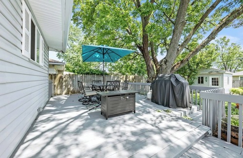 Grove City House | *NEW* KING bed |Game Room | Chef Kitchen |Fire Pit