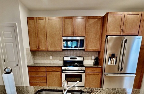 The Commons House | New Listing: Bayside Resort: Beautiful 5 Bedroom
