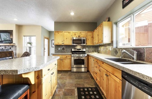 Bear Hollow Village House | New Listing! Cozy Bear Hollow Home(Sleep 10) w/Private Hot Tub & Mountain View.