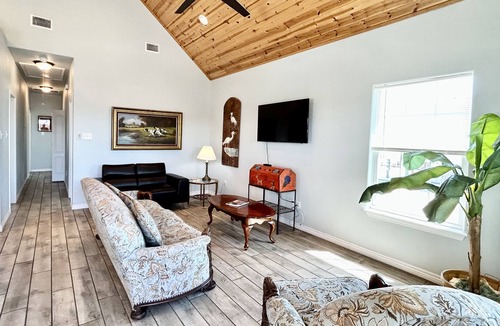 Flour Bluff House | New Listing! Near the Water with Private Pier, Boat Slip & Community Pool!