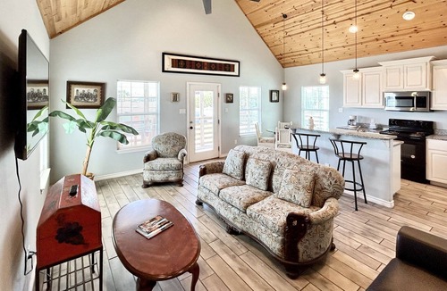 Flour Bluff House | New Listing! Near the Water with Private Pier, Boat Slip & Community Pool!