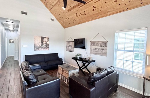 Flour Bluff House | New Listing! Near the Water with Private Pier, Boat Slip & Community Pool!
