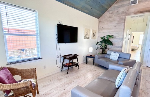 Flour Bluff House | New Listing! Near the Water with Private Pier, Boat Slip & Community Pool!