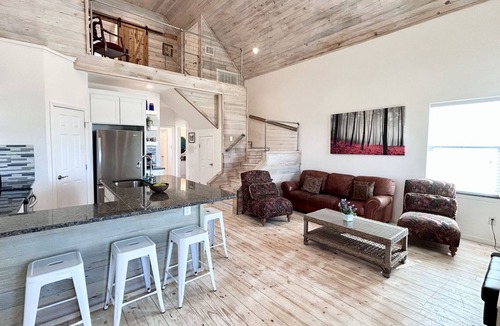 Flour Bluff House | New Listing! Near the Water with Private Pier, Boat Slip & Community Pool!