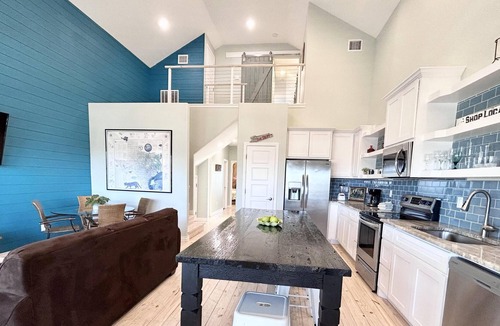 Flour Bluff House | New Listing! Near the Water with Private Pier, Boat Slip & Community Pool!