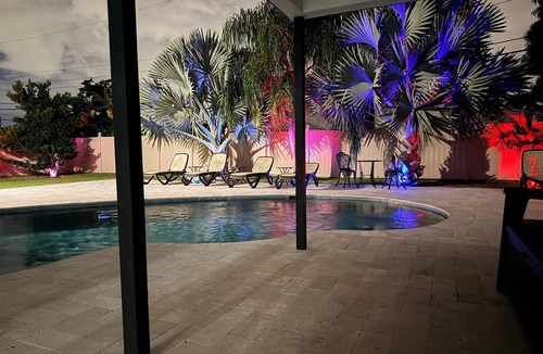 East Fort Lauderdale House | New Luxury Coral Villa!Private Heated Salt Pool With Sun Shelf! 1 Mile To Beach!