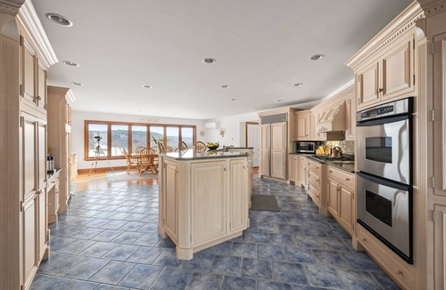 Wellsboro House | New Mansion Sleeps 26 w/Theatre, VIEW, Pickleball