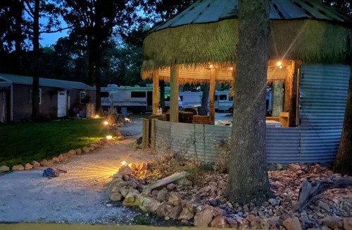 Grove Resort | New modern cabin on a beautiful shaded property across from Honey Creek Bridge.