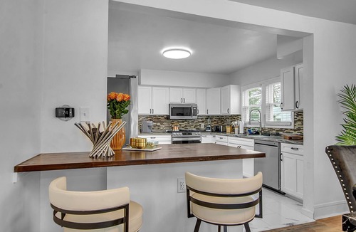 Cheektowaga House | New Modern Home in well appointed Buffalo, NY neighborhood.