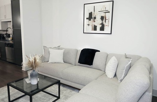 Dallas Design District Apartment | New Modern Luxury Apartment 5 min from Downtown Dallas w/Pool Table, Pool, Gym!