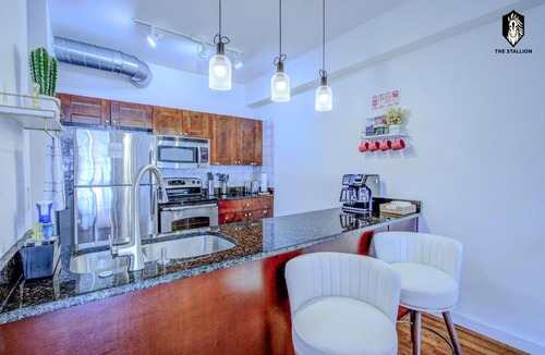 Downtown Memphis Apartment | NEW Modern Spacious Loft in Downtown with free parking
