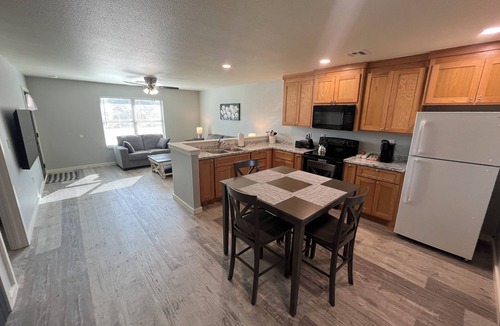 Thackerville Apartment | NEW! Prime Location to Casino Excitement with 2 King Beds and No Cleaning Fees.