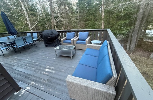 Thendara House | New property close to Town! Green Bridge Lodge- 5-bedrooms 3 bathrooms Hot Tub