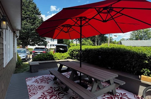 Point Judith House | NEW! Saltaire Retreat - Walk to Beach - Beautiful Sand Hill Cove