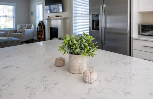 Arundel Cottage | New Tranquil cottage w/AC, heated pools and game room, close to local beaches.