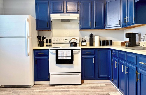 Utica Apartment | New Utica 4BR. Duplex Near Wynn & Nexus/with Ultra Fast WiFi