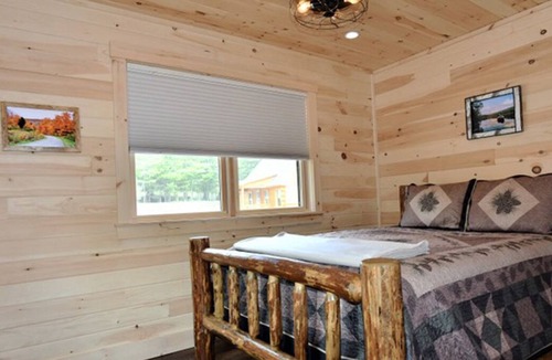 Pittsburg Cabin | Newly Built Log Home, Game Room, Fire Place, Trail access, Back Lake