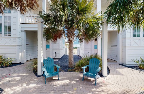 Port Aransas Cabin | Newly built serene island home w/shared pool, & beach access