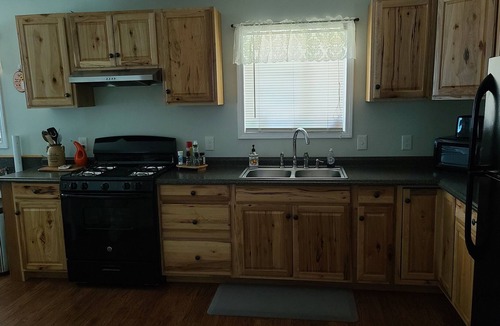 Perry Apartment | Newly Remodeled 1 bedroom lower with full kitchen and bath