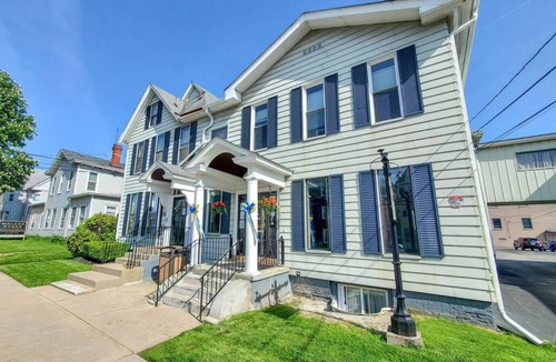 Erie Apartment | Newly remodeled apartment near Gannon
