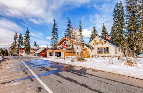 Salt Lake Mountain Resorts House | Newly remodeled ski-in - ski-out cabin with washer & dryer new kitchen - walk to lifts