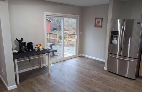 North East House | Newly-renovated 5 BR lake house! 300 feet from the beach.