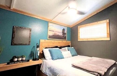 Jefferson House | Newly Renovated Cabin Perfect for a Lake and Peaceful Retreat in Texas