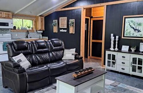 Jefferson House | Newly Renovated Cabin Perfect for a Lake and Peaceful Retreat in Texas