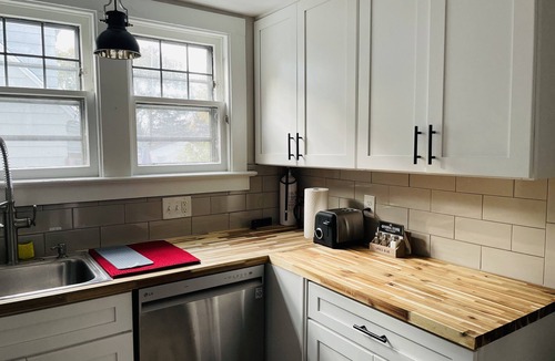 Rochester House | NEWLY RENOVATED home walking distance from Strong Memorial Hospital