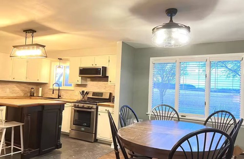 Eden House | Newly renovated home w/space to move inside & out
