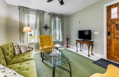 Tonawanda House | Newly Renovated Private Cottage Near Niagara River