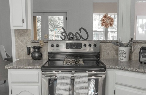 South Tulsa House | NEWLY RENOVATED SPA-STYLE BATHROOM