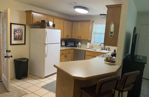 Redlick House | Next to Texas A&M,Bringle Lake, Park,Hike,Bike,Golf Ranch, 7 min to Hospital