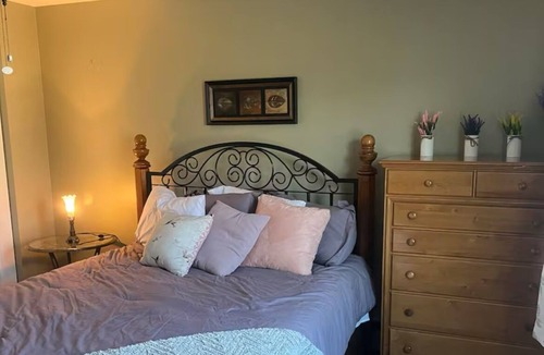 Cheektowaga Apartment | Niagara Falls is only 30minutes away.Airport 4 min away. Family & pet friendly!