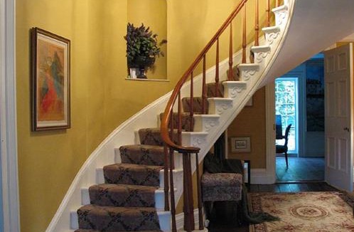 Lewiston House | Niagara Gorge Mansion in Historic Village 5 Minutes from Falls