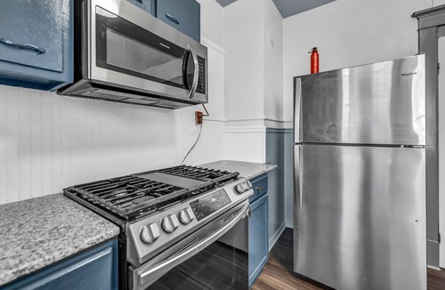 Buffalo House | Niagara RiversideView 2King Arcade GameRoom WiFi FreeParkng Office Sleep 10