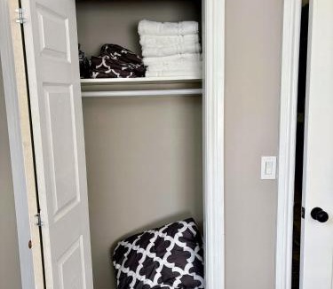Buffalo Apartment | Nice and cozy whole house 25min to Niagara falls