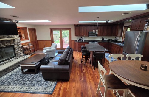 Mayville Cabin | Nick's Nook - Charming 3-bedroom cabin in Mayville - Close to CHQ and CHQ Lake