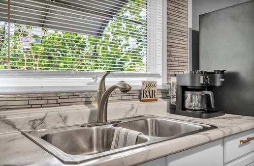 Highland Square House | Nightly Nickel Nest (2BR,1BA) Near Highland Square